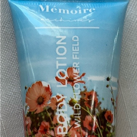 Memoirs Archives body lotion Wild Flower Fields 30 ML/ 1 oz. - Picture 7 of 9